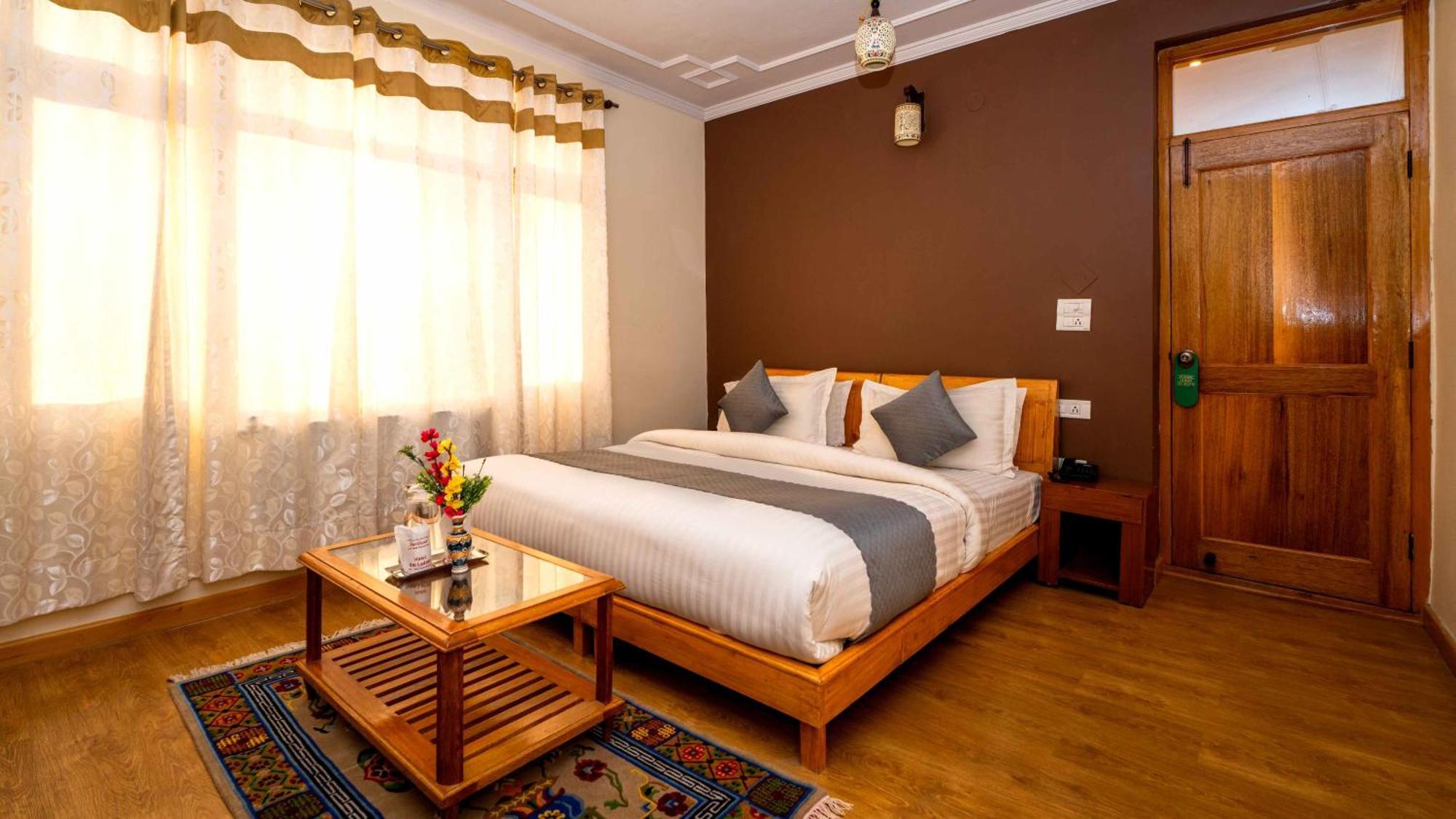 Hotel Om Ladakh เลห์ ภายนอก รูปภาพ