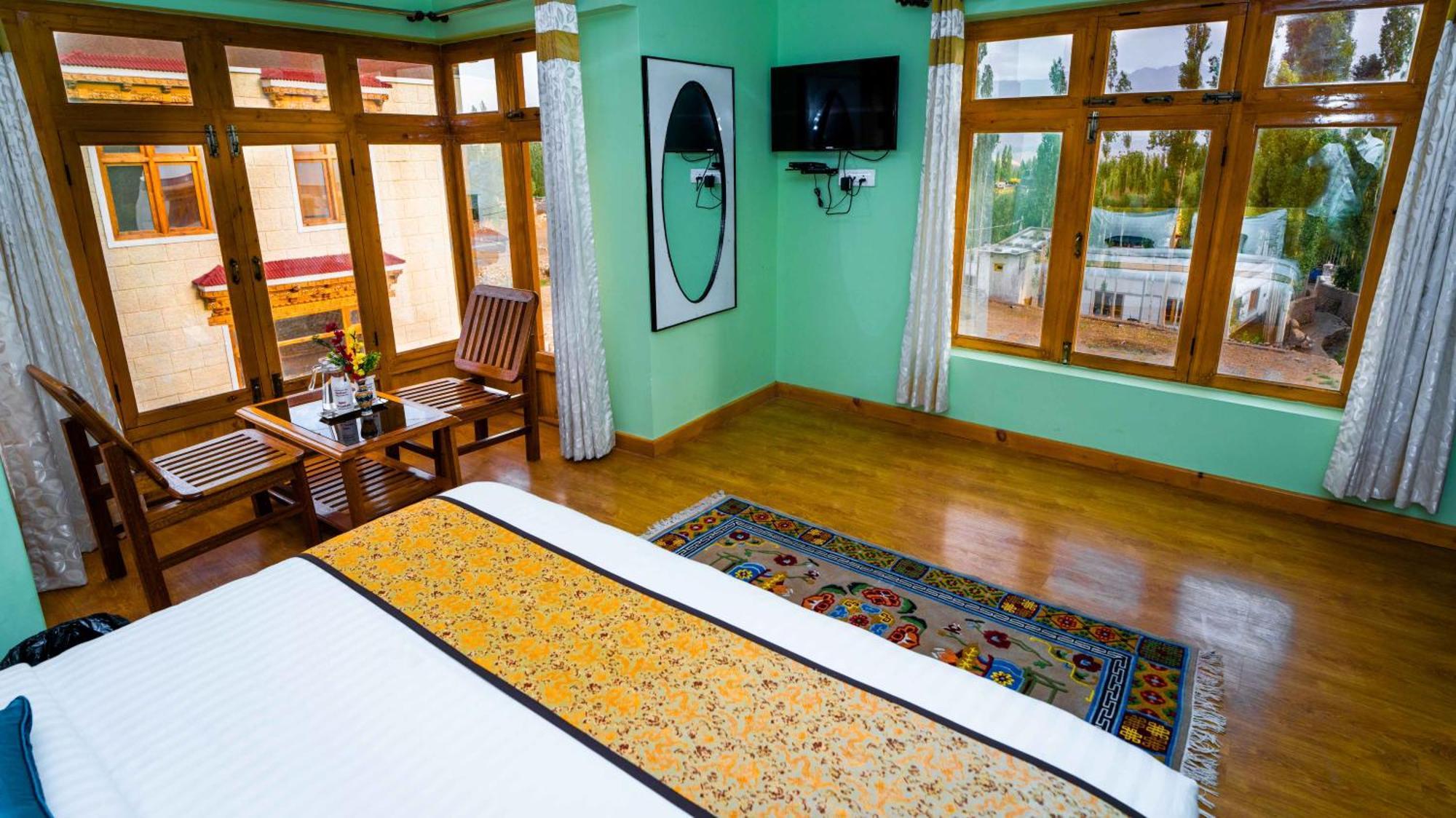 Hotel Om Ladakh เลห์ ภายนอก รูปภาพ
