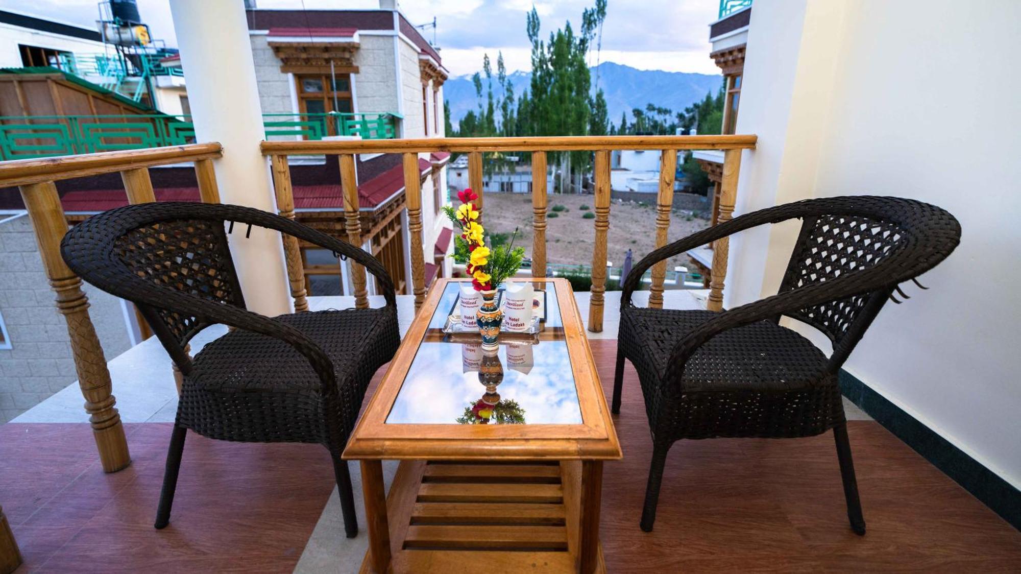 Hotel Om Ladakh เลห์ ภายนอก รูปภาพ