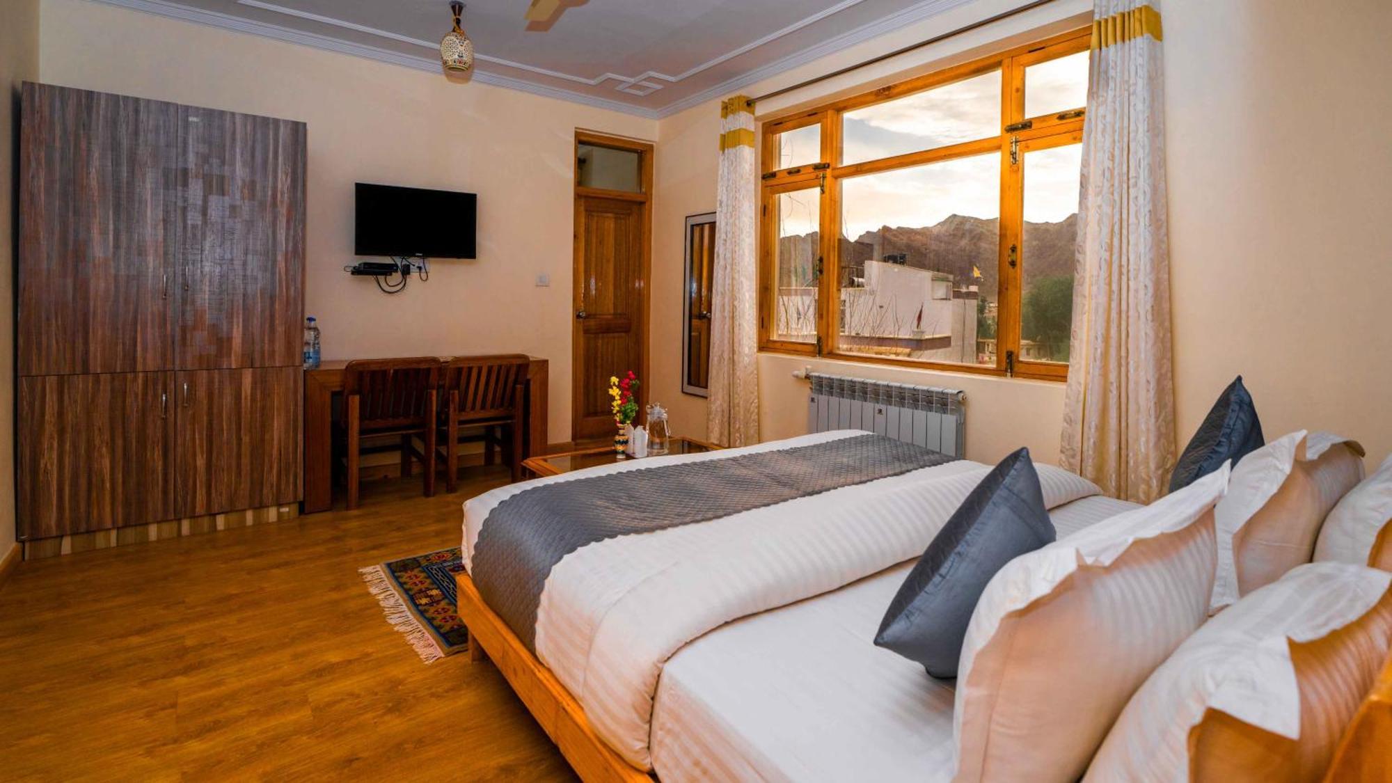 Hotel Om Ladakh เลห์ ภายนอก รูปภาพ