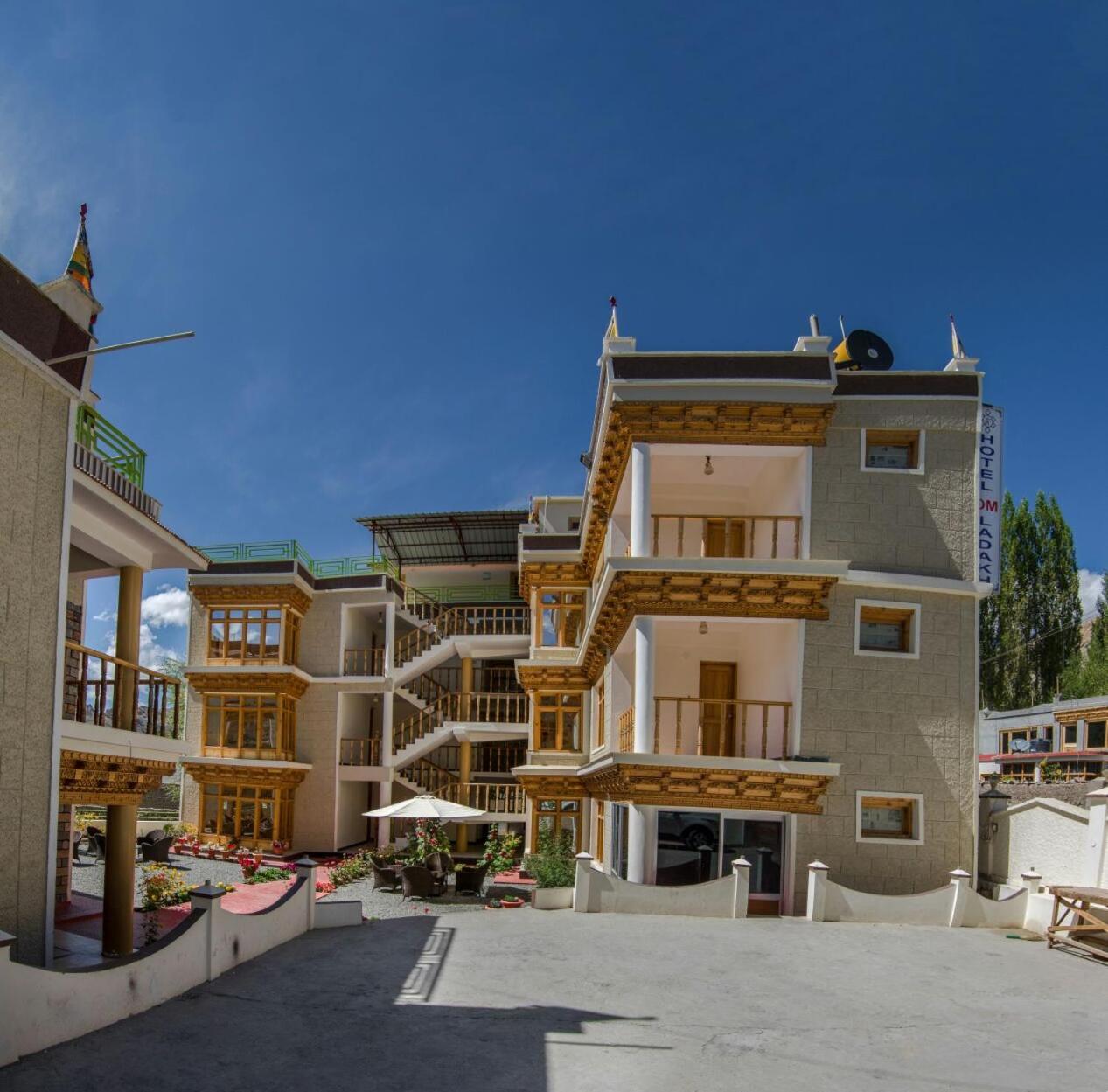 Hotel Om Ladakh เลห์ ภายนอก รูปภาพ