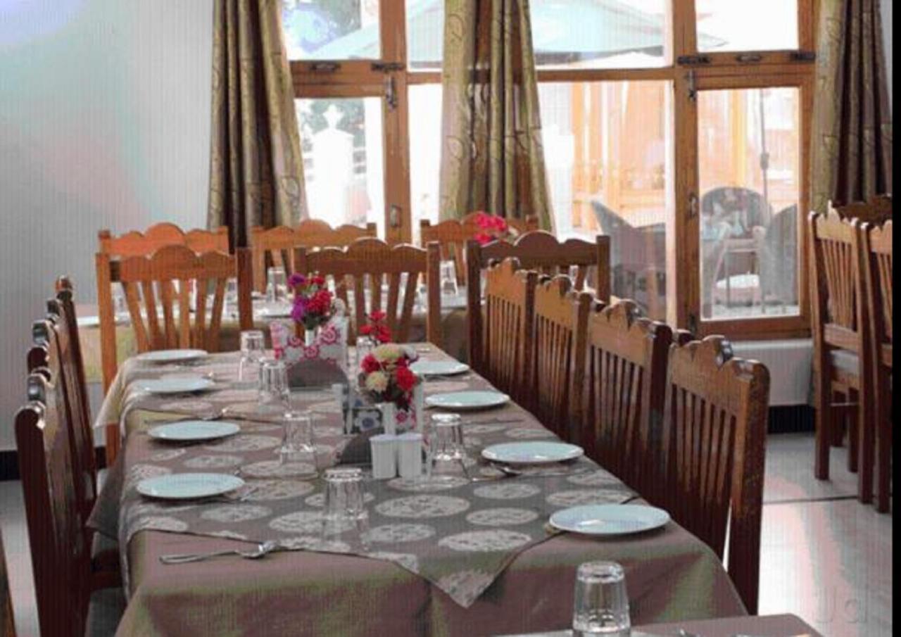 Hotel Om Ladakh เลห์ ภายนอก รูปภาพ
