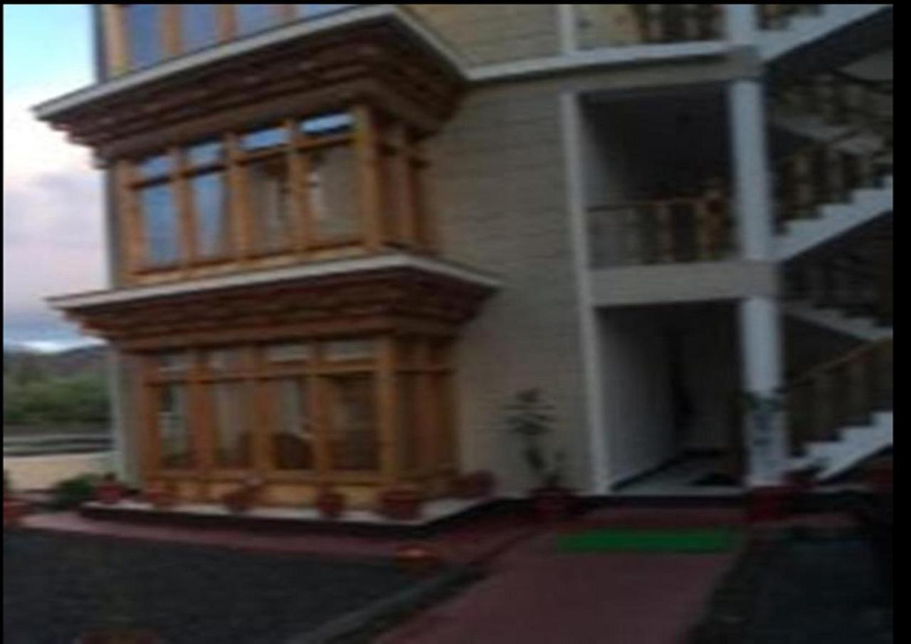 Hotel Om Ladakh เลห์ ภายนอก รูปภาพ